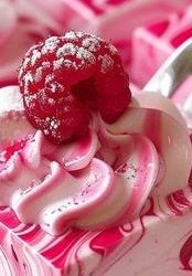 Wenn Sie einige Himbeeren haben, sollten Sie dieses köstliche Dessert auf keinen Fall verpassen!