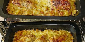 Leckeres Schnitzel mit Bratkartoffel & Gouda überbacken
