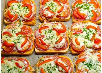 Heute Abend vor dem Abendessen Tomaten Mozzarella Toast im Ofen gebacken