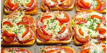 Heute Abend vor dem Abendessen Tomaten Mozzarella Toast im Ofen gebacken