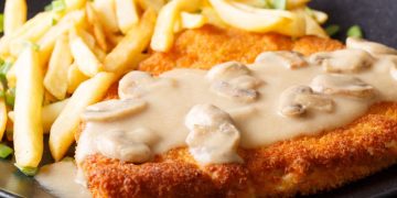 Hänschen Schnitzel mit Pommes und Rahm Champions