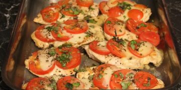 Hähnchenbrustfilet mit Tomate und Mozzarella überbacken