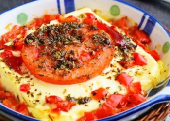  Gebackener Feta mit Tomaten aus dem Ofen