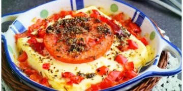  Gebackener Feta mit Tomaten aus dem Ofen