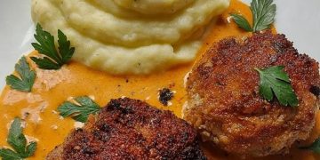 Frikadellen Mit Kartoffelbrei Und Zwiebelrahmsoße: Ein Klassiker Der Hausmannskost