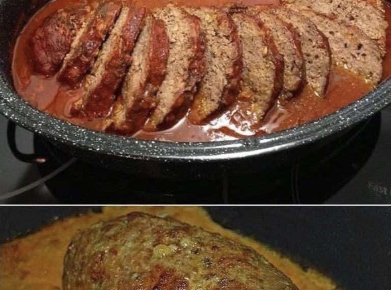 Paprika-Feta-Hackbraten aus dem Backofen mit Tomatensauce