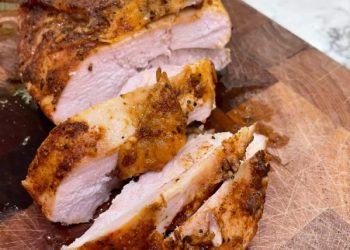 Mit Kräutern gewürzte Putenbrust aus dem Ofen