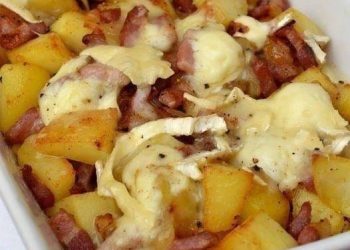 Kartoffelgratin mit Zwiebeln, geräuchertem Speck und Camembert