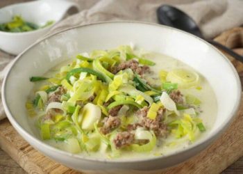 Käse-Lauch-Suppe mit Hackfleisch