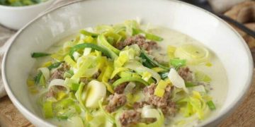 Käse-Lauch-Suppe mit Hackfleisch