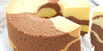 Marmorierter Biskuitkuchen
