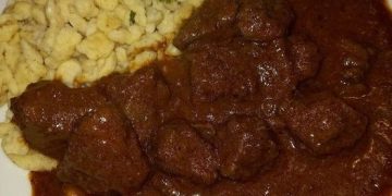 Gulasch mit Spätzle