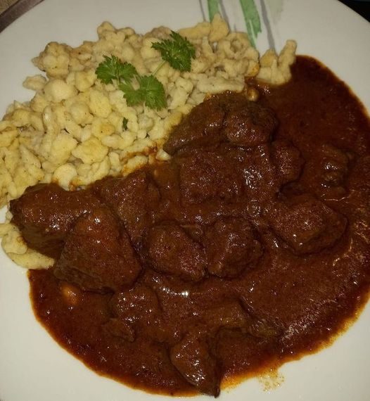 Gulasch mit Spätzle