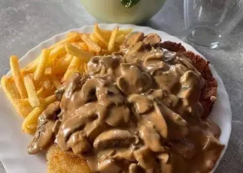 Hänschen Schnitzel mit Pommes und Rahm Champions
