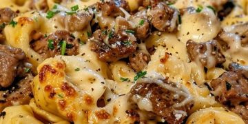 Cheesesteak Tortellini in reichhaltiger Provolone-Sauce