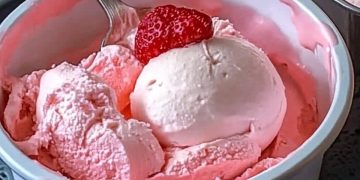 Erdbeereis ohne Eismaschine, Ruckzuck gemacht!