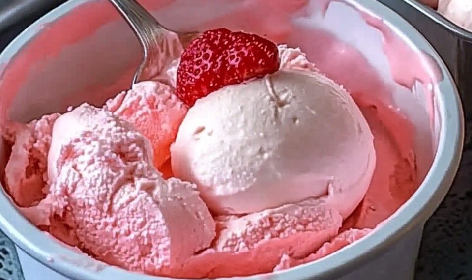 Erdbeereis ohne Eismaschine, Ruckzuck gemacht!