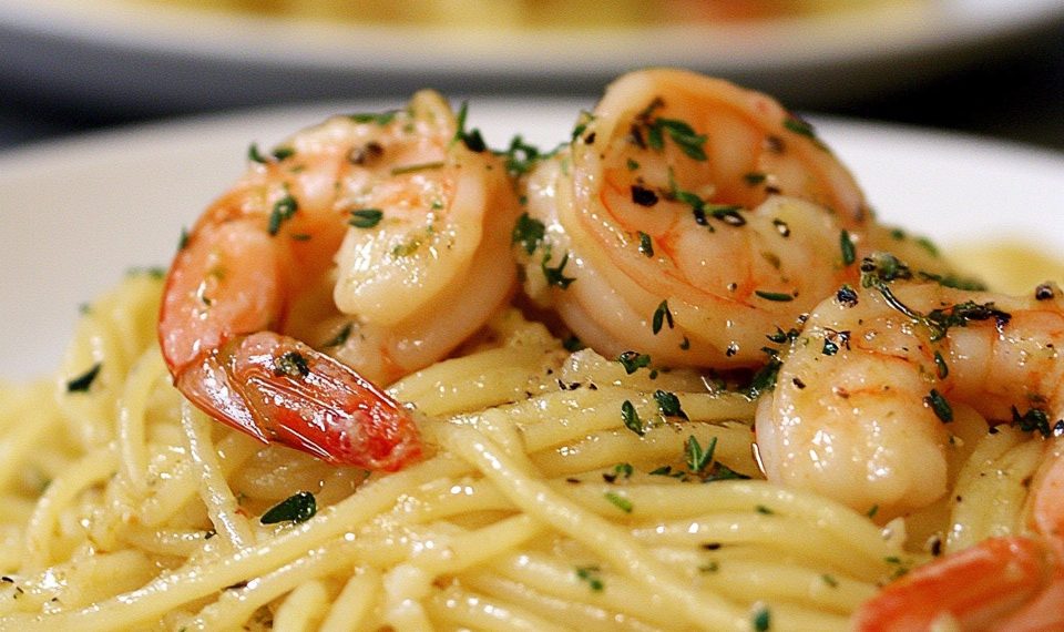 Genießen Sie Zitronenspaghetti mit Kräutergarnelen – Ein köstliches Rezept