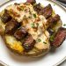 Gefüllte Ofenkartoffeln mit Steakstücken