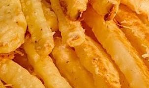 Überbackene Parmesan-Kartoffel-Pommes: Ein knuspriger, käsehaltiger Genuss