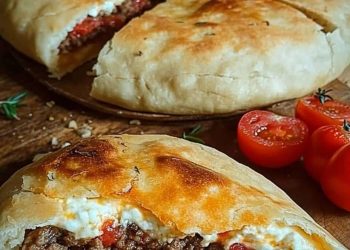 Fladenbrot mit Hackfleisch aus dem Backofen, mit Suchtfaktor 100