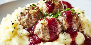 Köttbullar mit Kartoffelpüree